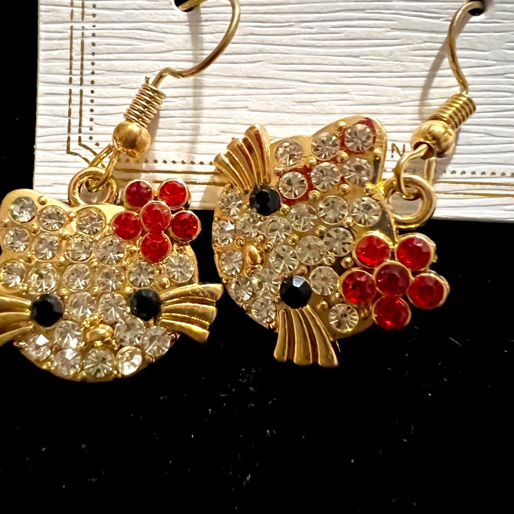 Hello kitty 🎀 earrings